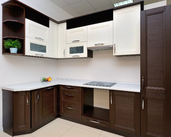 Угловая кухня МДФ коричневый низ, белый верх